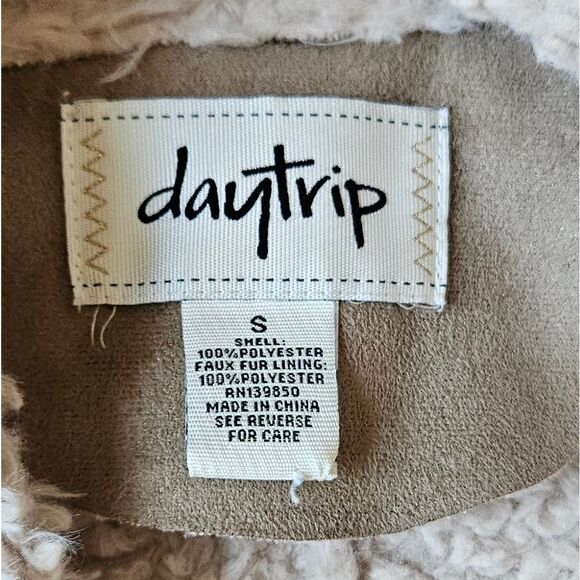 Daytrip Faux Fur Vest - Picture 2 of 7